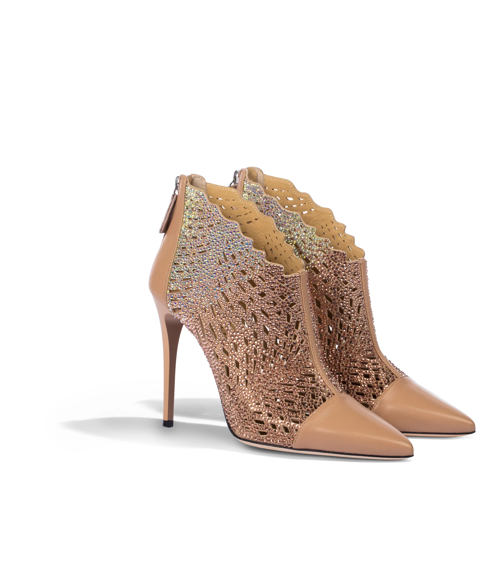 Stivaletti in camoscio nude laser-cut con cristalli decorativi - immagine 3