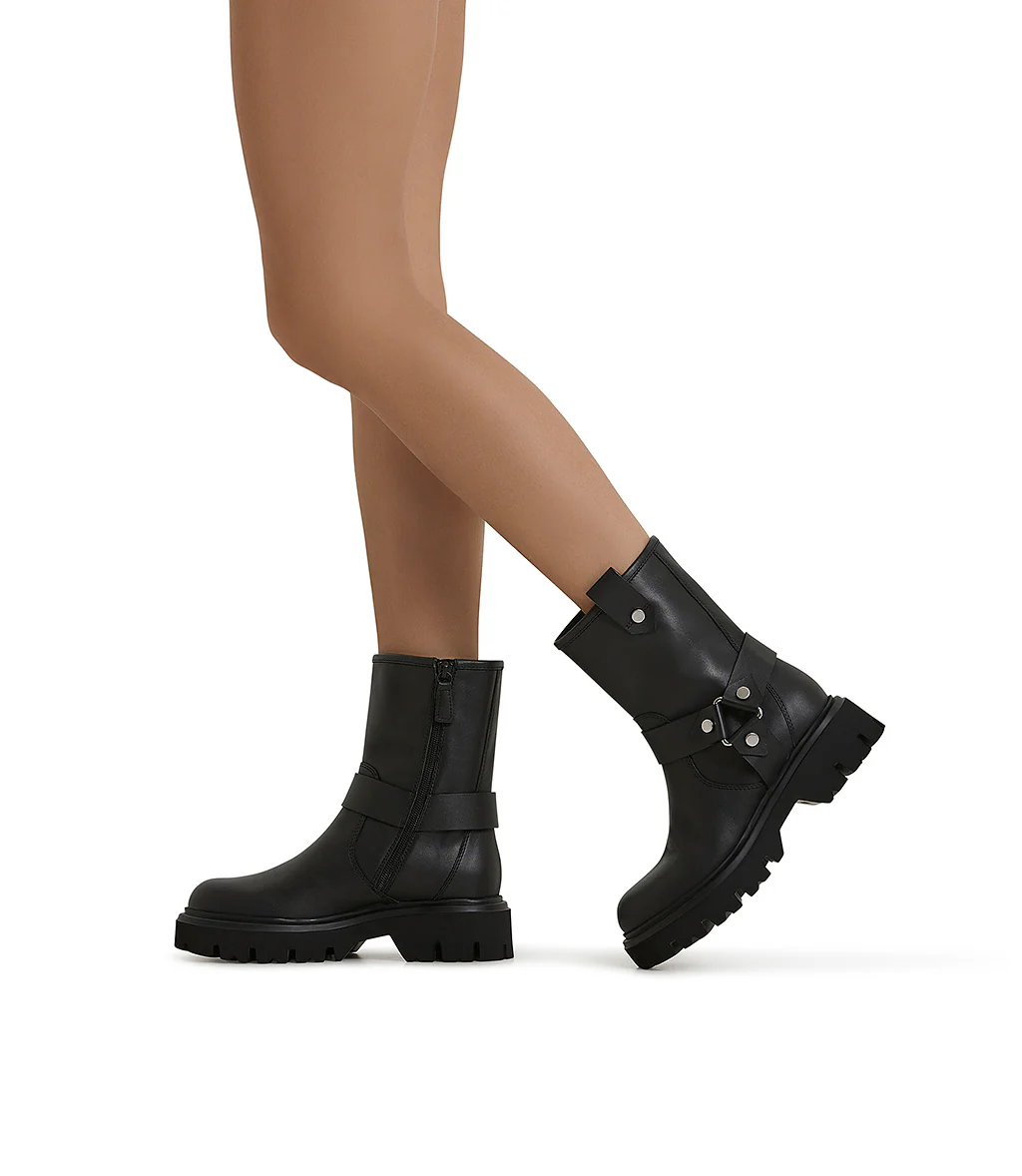 Stivaletti in vitello nero con borchie - immagine 6