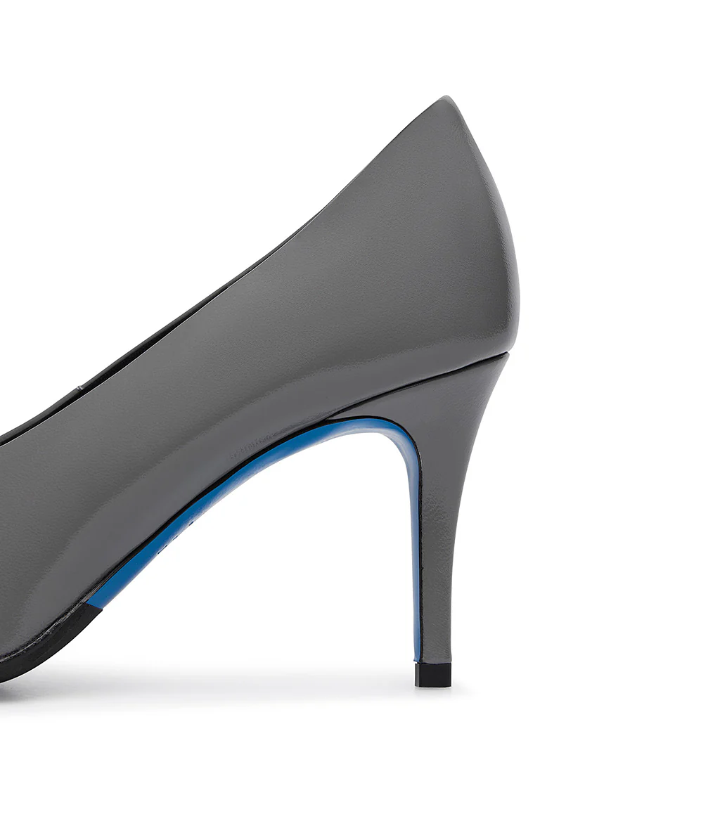 Décolleté in pelle lucida grigia - immagine 5