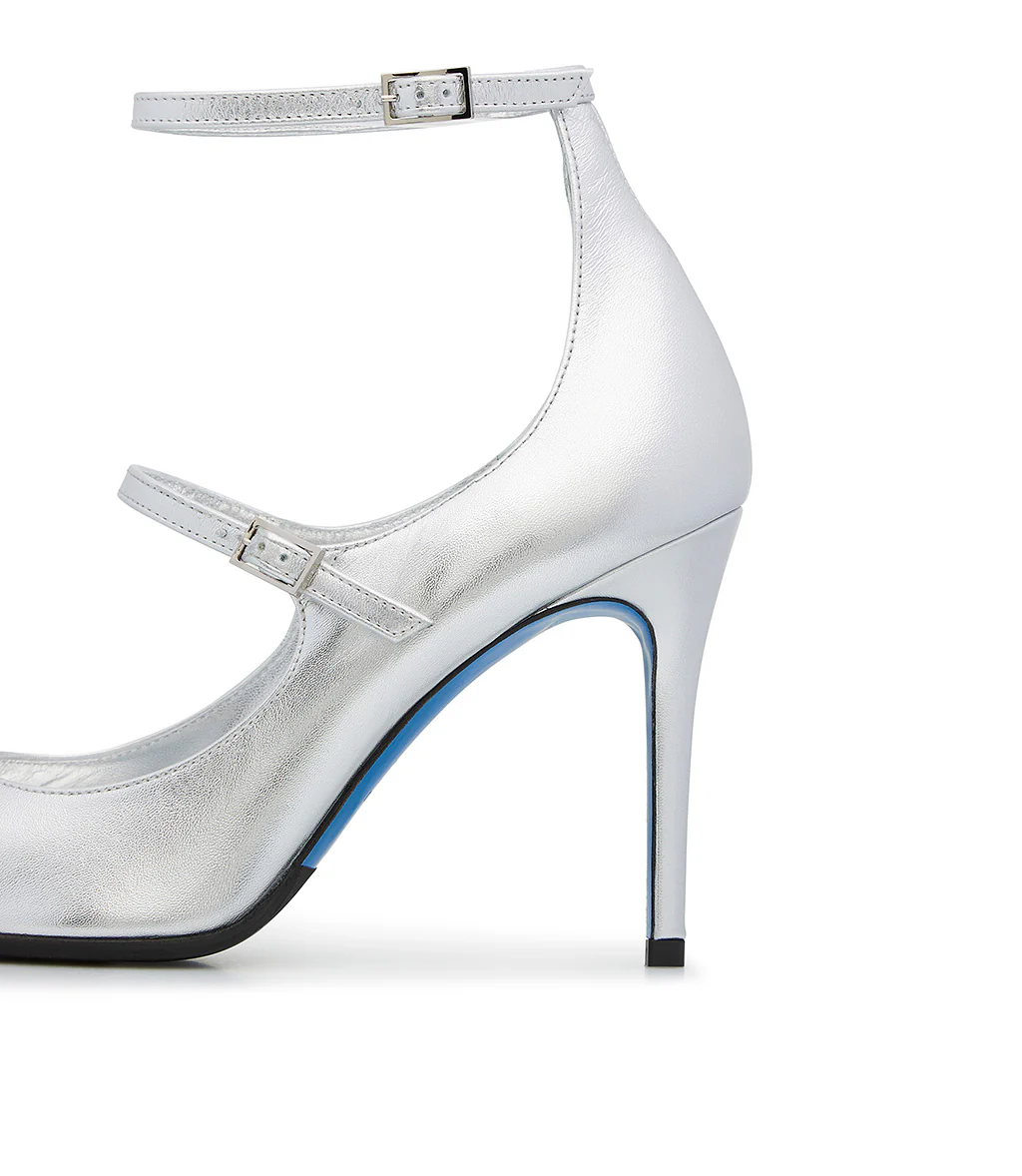 Decollete in pelle nappa laminata argento con cinturini - immagine 5