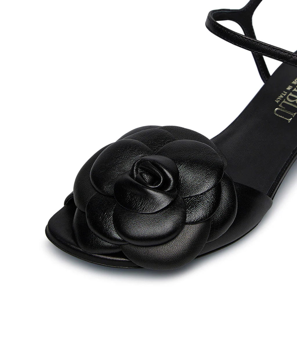 Sandalo in nappa nera con fiore - immagine 5