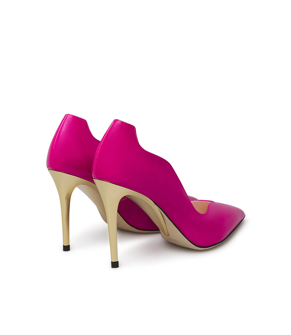 Décolletè in vernice fucsia con tacco scultura in metallo oro - immagine 4