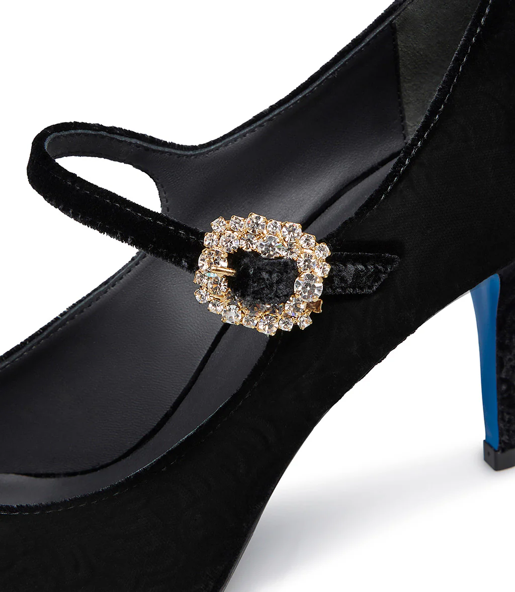 Décolleté in velluto nero con cinturino e fibbia gioiello - immagine 5