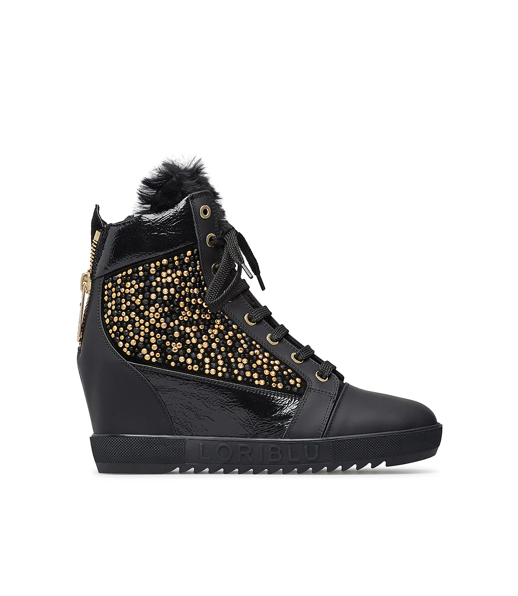 Sneakers nera con zeppa interna e borchie - immagine 2