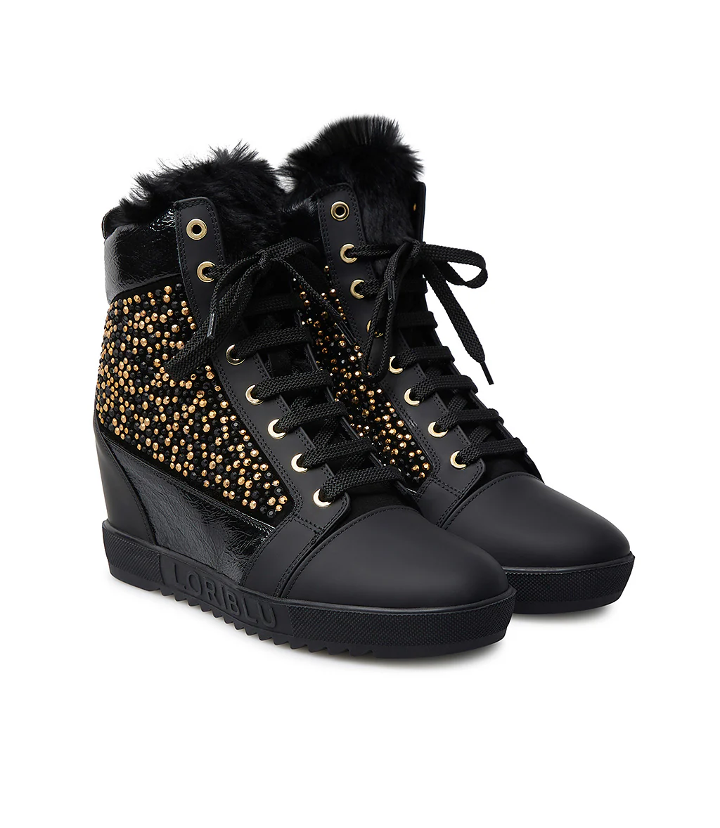 Sneakers nera con zeppa interna e borchie - immagine 3