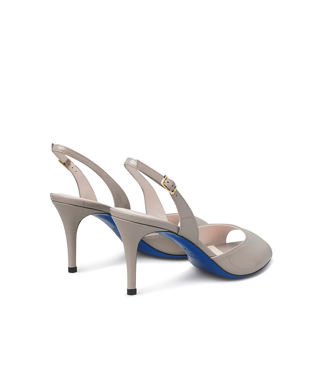 Sandalo in vernice mandorla - immagine 4