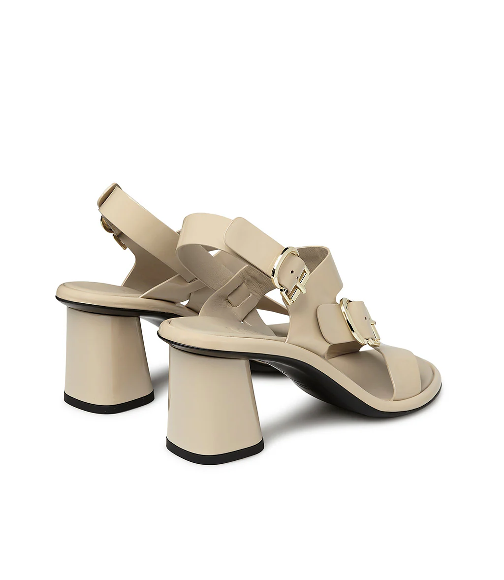 Sandali in vernice beige con cinturini - immagine 4