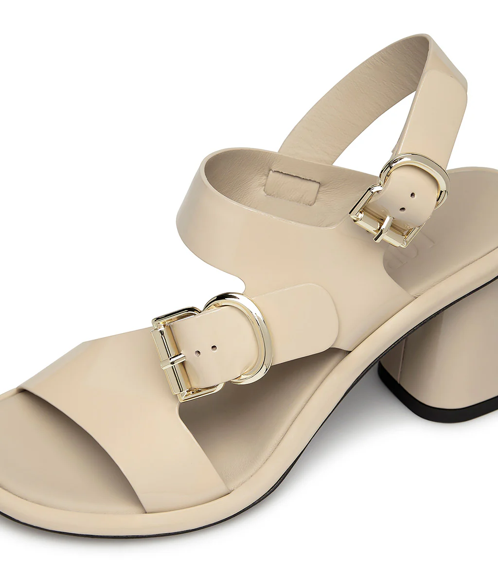 Sandali in vernice beige con cinturini - immagine 5