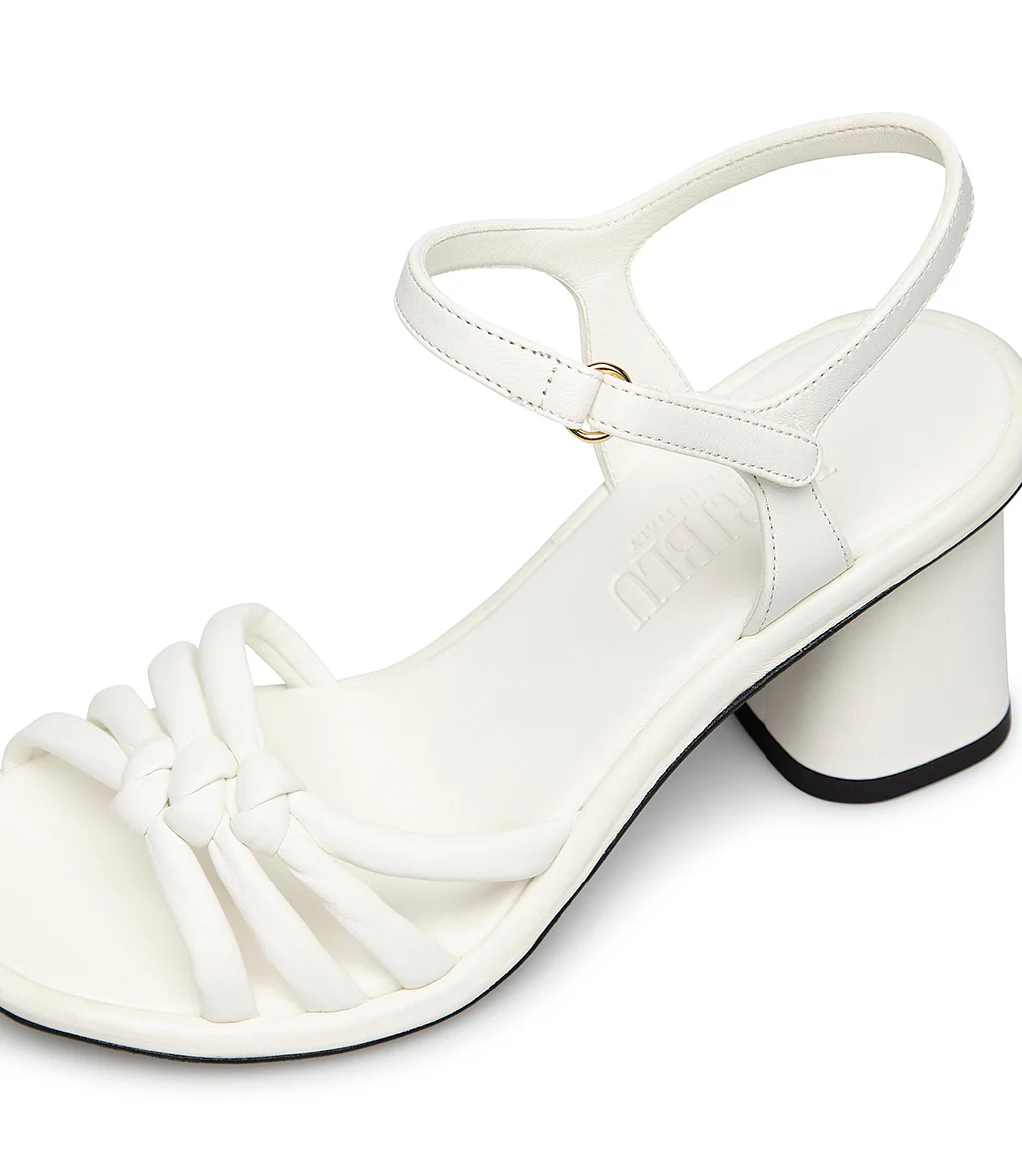Sandalo in nappa bianca con listini annodati - immagine 5