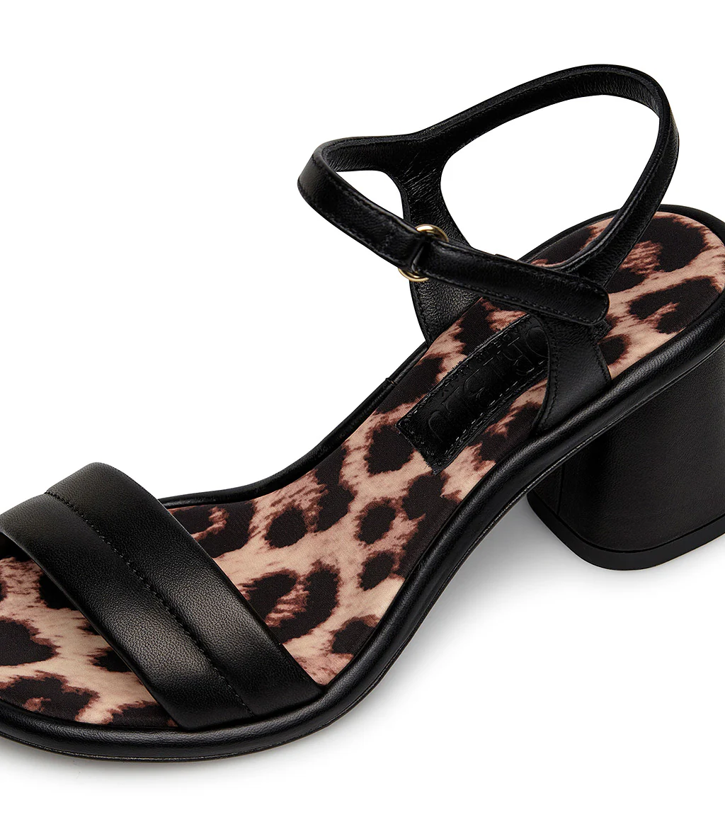 Sandalo in nappa nera con listini intrecciati - immagine 5