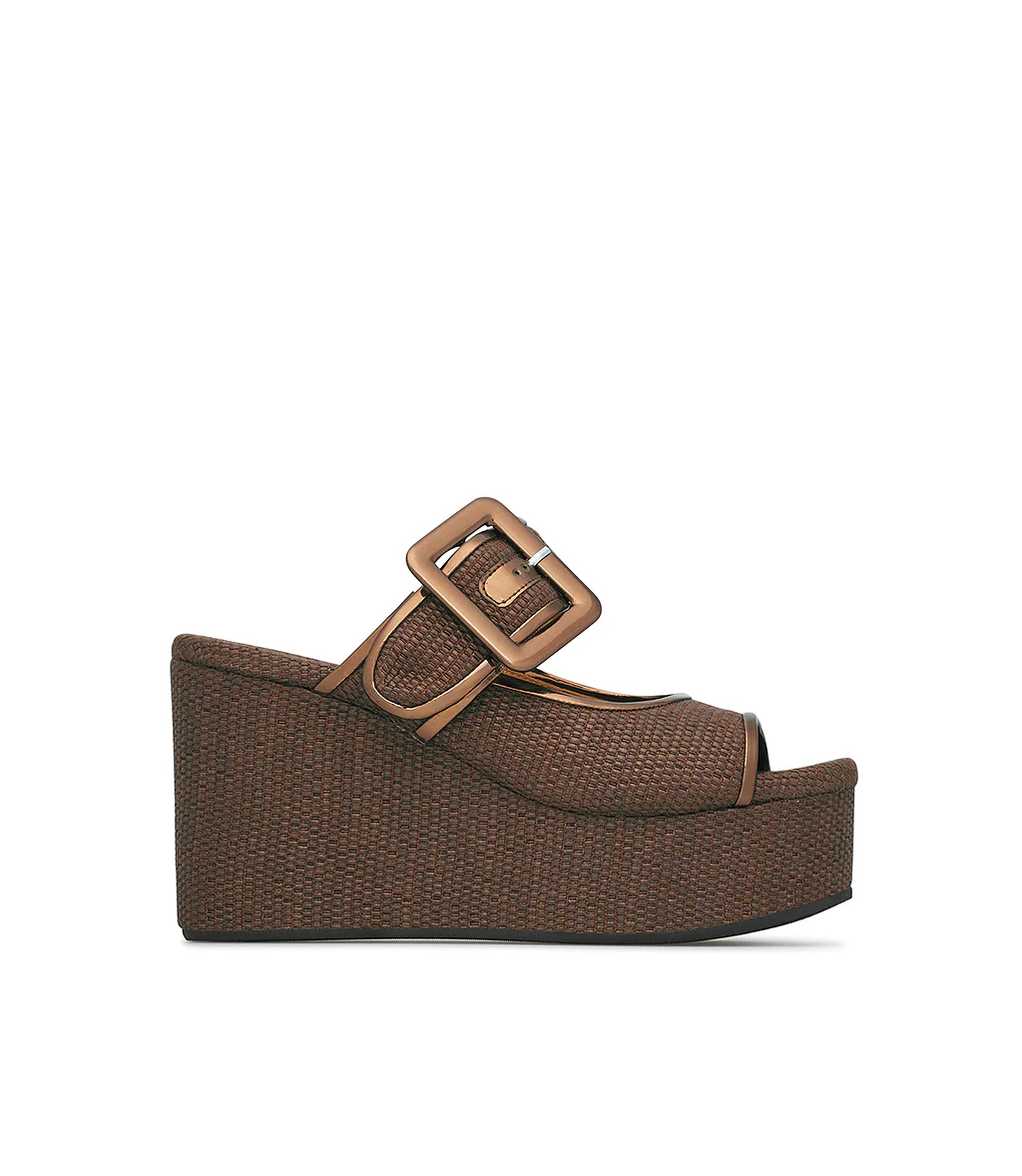 Sandalo zeppa in tessuto e vernice bronzo - immagine 2