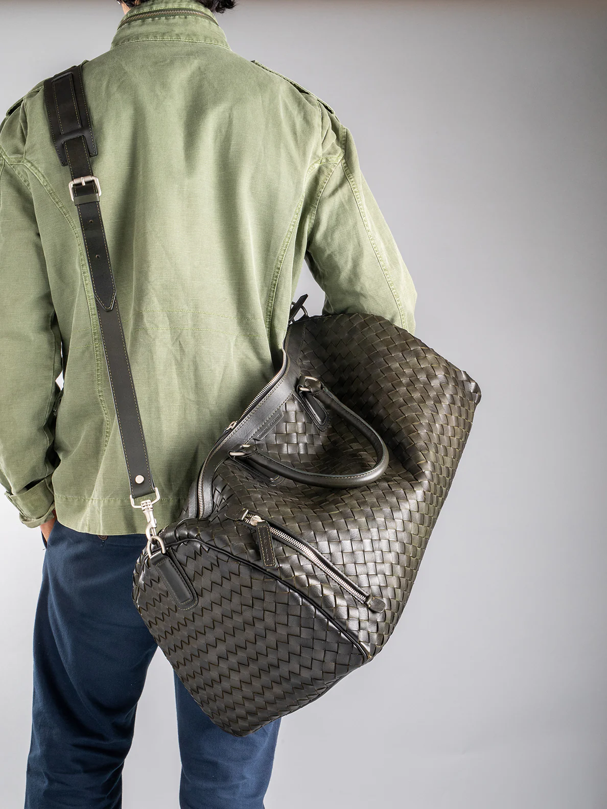 ARMOR 01 - Borsa Weekender in Pelle Intrecciata Marrone - immagine 8