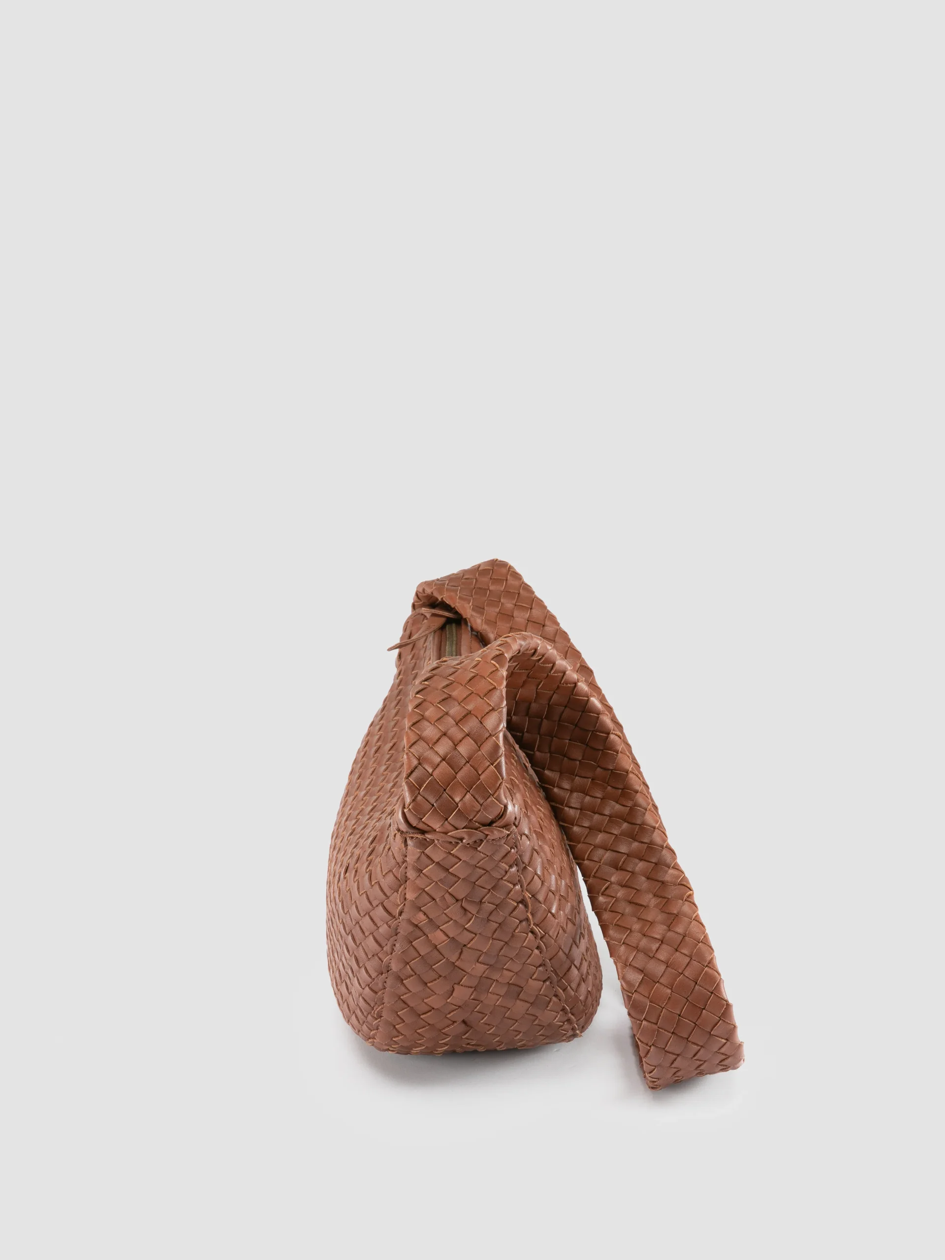 OC CLASS 068 - Borsa Crossbody in Pelle Intrecciata Marrone - immagine 6