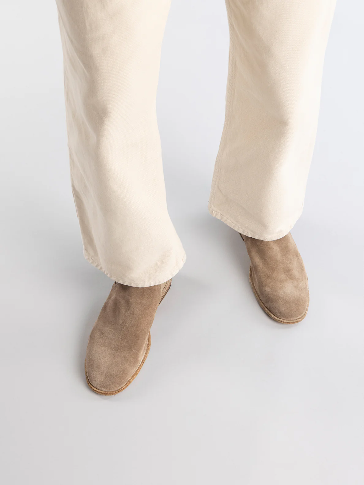 SOLITUDE 004 - Stivaletti Chelsea in Pelle Scamosciata Tortora - immagine 8