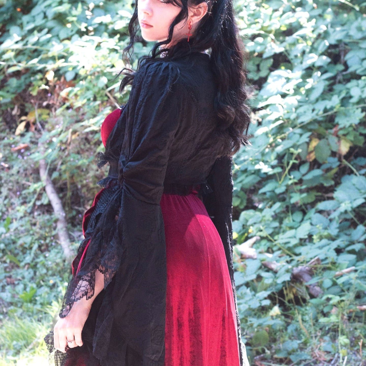 Mantello con giuntura in pizzo con maniche svasate gotiche da donna - immagine 5