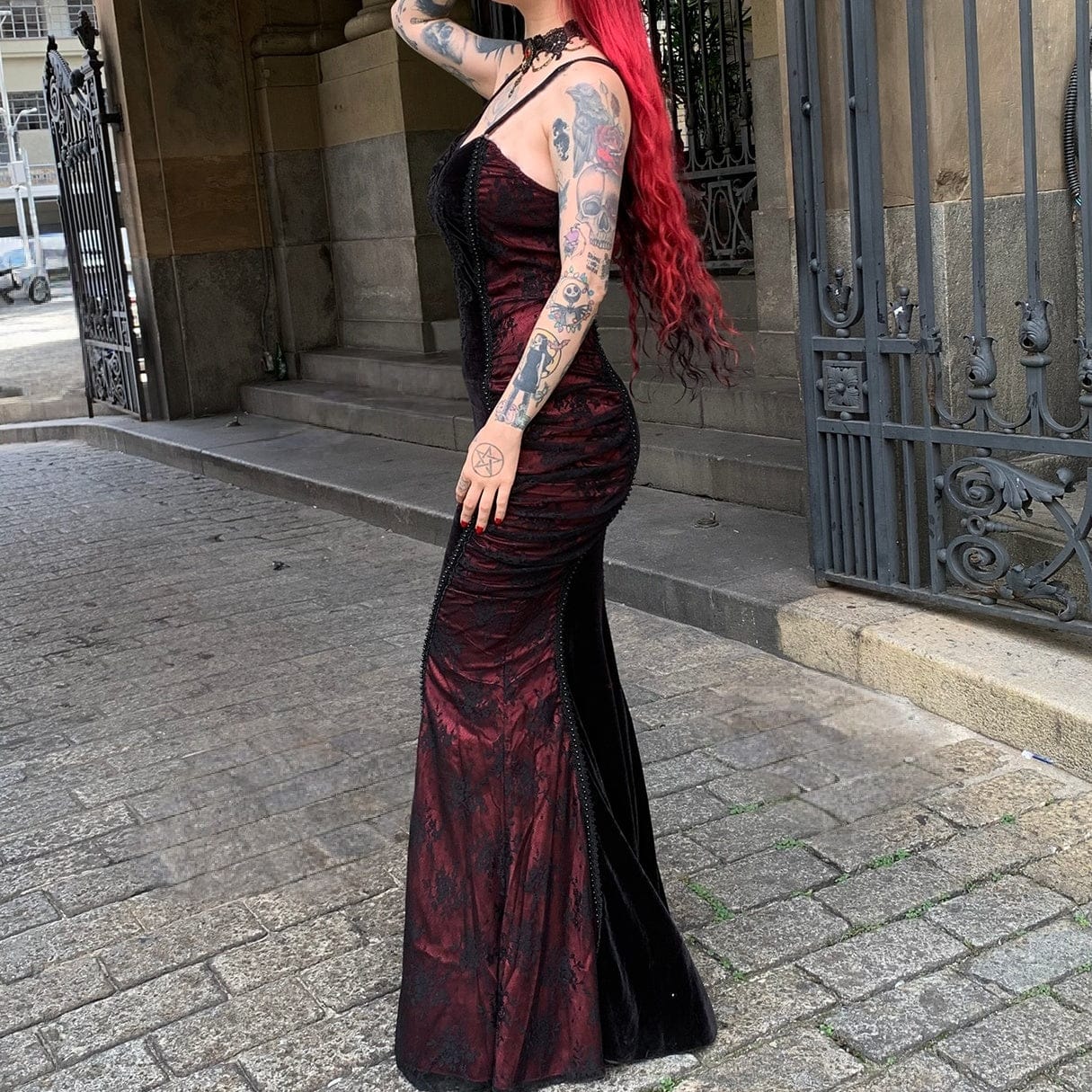 Abito da sposa a coda di pesce increspato ricamato floreale gotico da donna - immagine 9