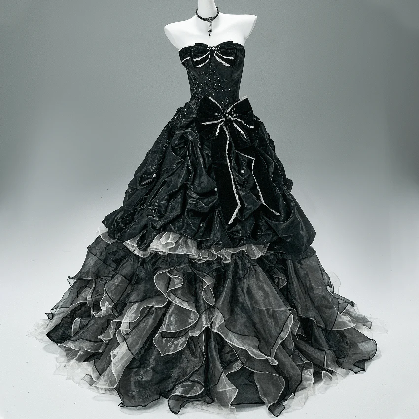 Abito da sposa senza spalline con scollo a V, in stile gotico, con fiocco in perle, su misura per donna - immagine 2