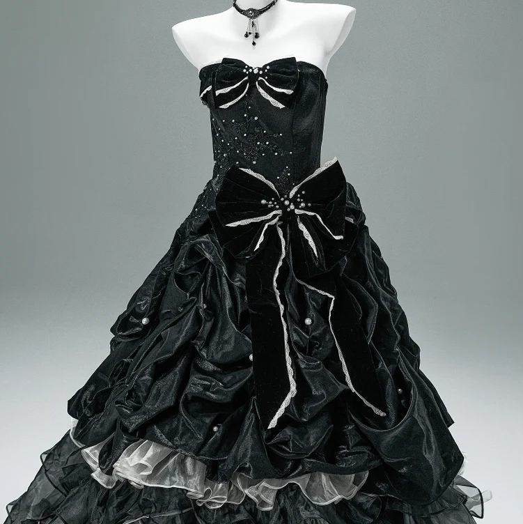 Abito da sposa senza spalline con scollo a V, in stile gotico, con fiocco in perle, su misura per donna - immagine 5