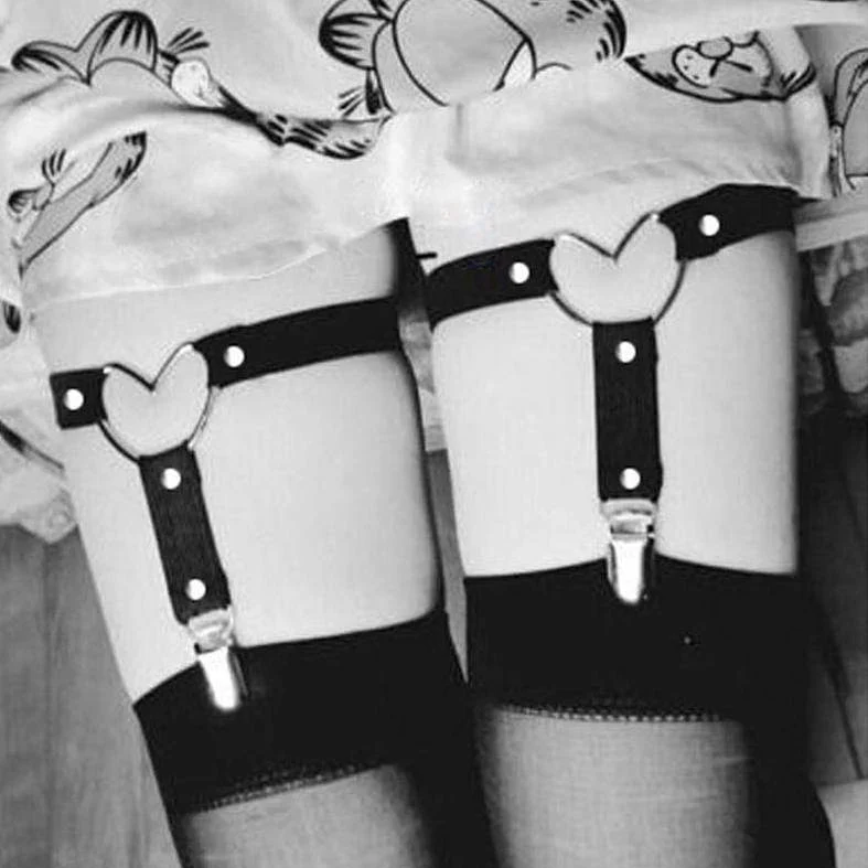 Giarrettiera per gamba cuore in ecopelle punk da donna - immagine 3