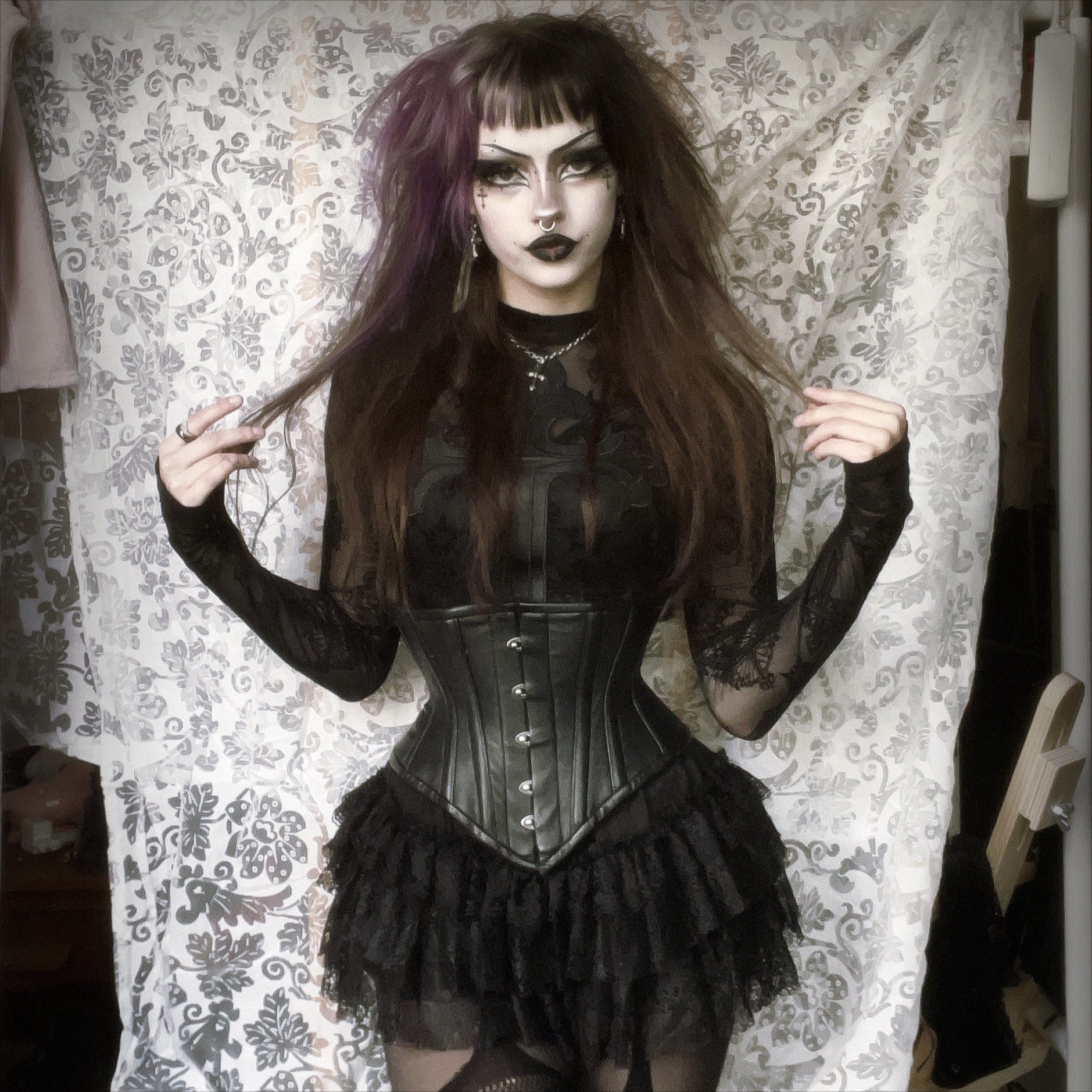 T-shirt da donna in rete floccata con croce gotica trasparente - immagine 3