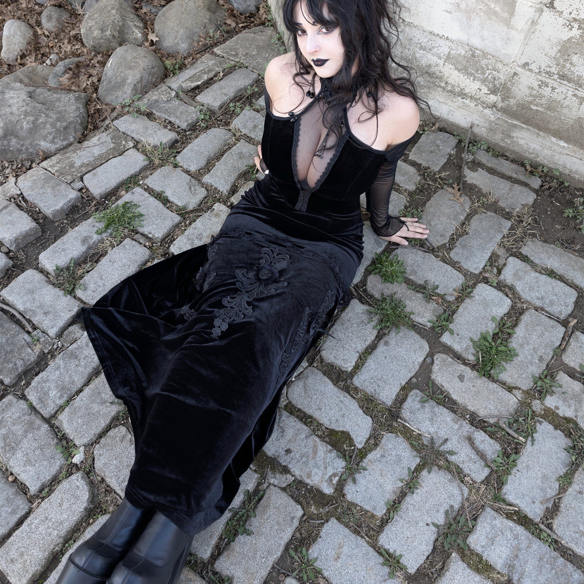 Abito da donna in velluto con giunture in rete con spalle scoperte gotiche - immagine 8