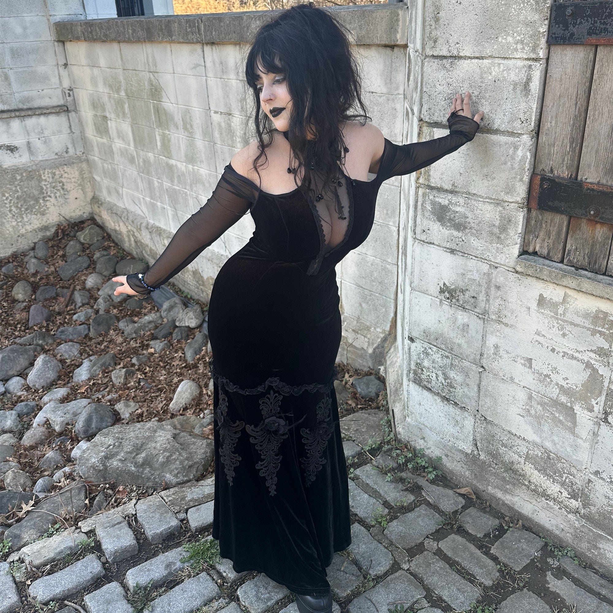 Abito da donna in velluto con giunture in rete con spalle scoperte gotiche - immagine 7