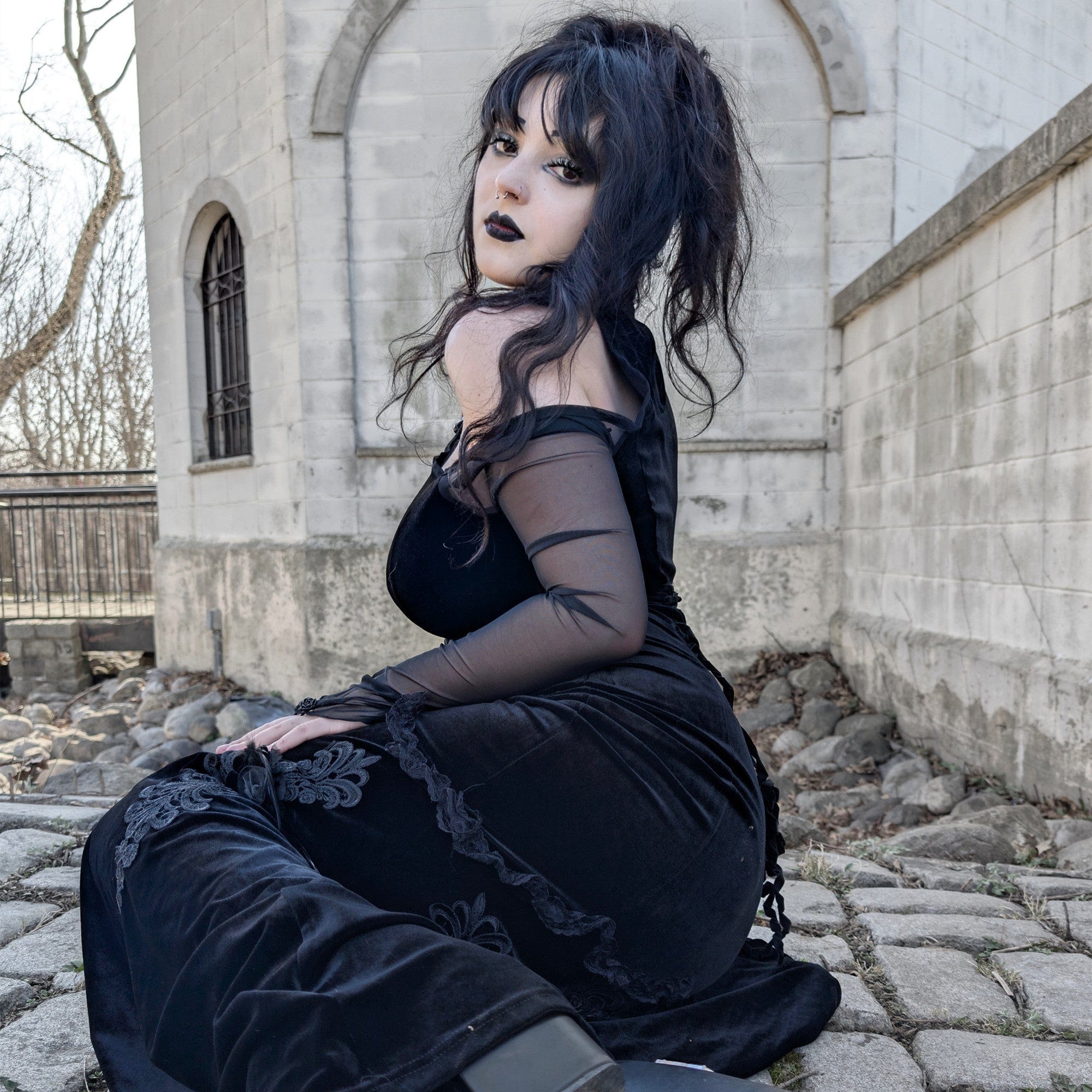 Abito da donna in velluto con giunture in rete con spalle scoperte gotiche - immagine 9